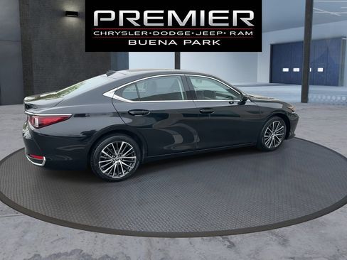 Used 2023 Lexus ES 250 w/ Premium Package image 8