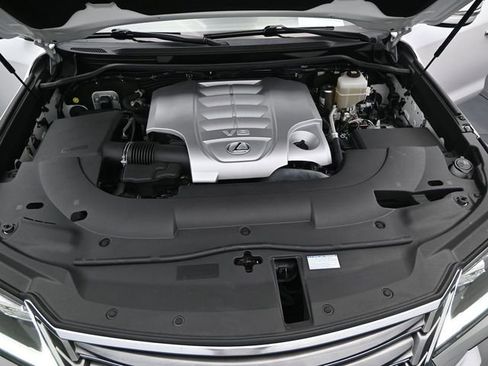 Used 2021 Lexus LX 570 4WD w/ Luxury Package image 23