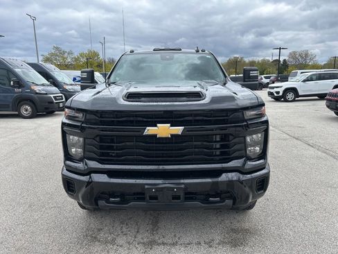 Used 2024 Chevrolet Silverado 2500 Custom w/ Custom Value Package AWD/4WD image 2