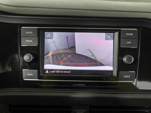 Used 2024 Volkswagen Jetta SE w/ Panoramic Sunroof Package FWD image 8