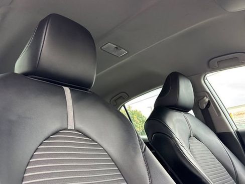 Certified 2020 Toyota Camry SE image 20