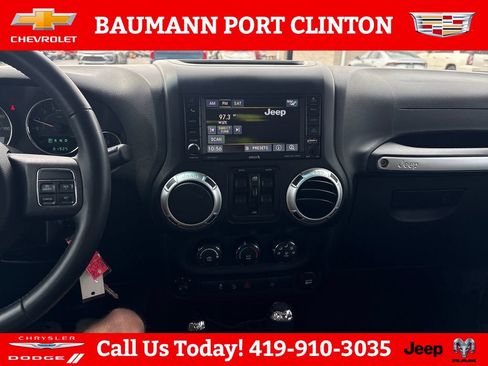 Used 2014 Jeep Wrangler Unlimited Sahara w/ Dual Top Group AWD/4WD image 18