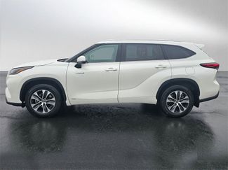 Used 2021 Toyota Highlander XLE video 2
