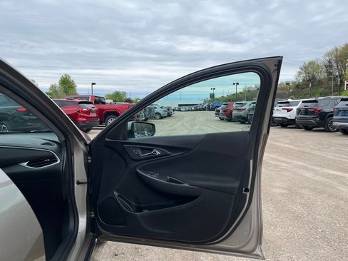 Used 2022 Chevrolet Malibu LT FWD image 33