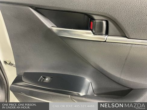 Used 2019 Toyota Camry SE FWD image 24