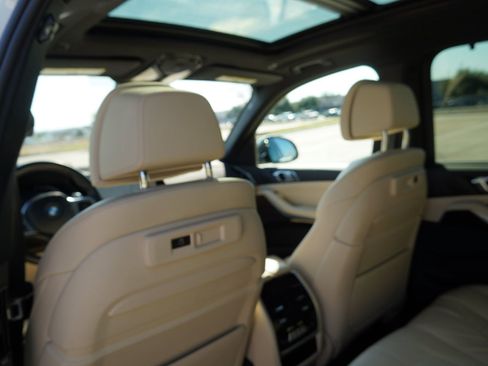 Used 2021 BMW X5 xDrive40i w/ M Sport Package image 30