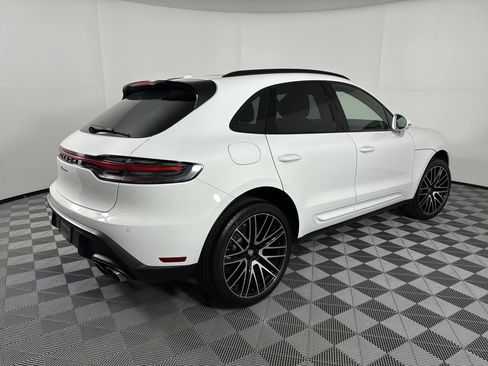Certified 2025 Porsche Macan image 9