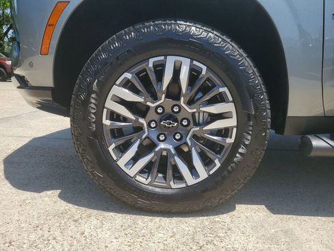 Used 2026 Chevrolet Tahoe Z71 w/ Comfort Package AWD/4WD image 7