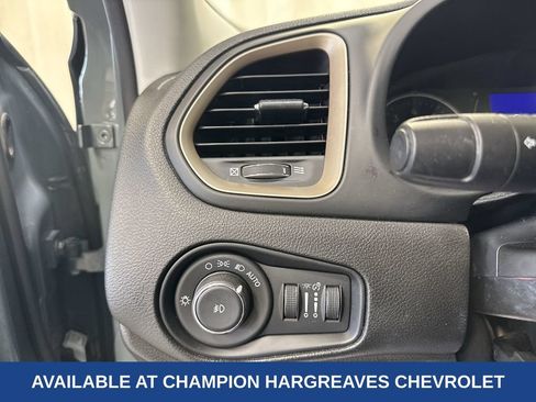 Used 2017 Jeep Renegade Latitude w/ Cold Weather Group AWD/4WD image 23