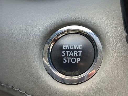 Used 2022 Toyota Highlander LE image 26