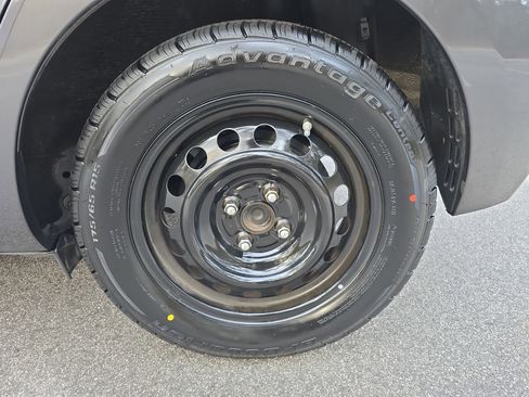 Used 2015 Toyota Prius C Two image 32