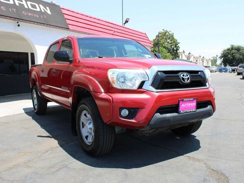 Used 2015 Toyota Tacoma PreRunner image 4