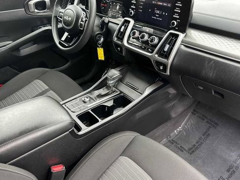Used 2022 Kia Sorento LX image 15