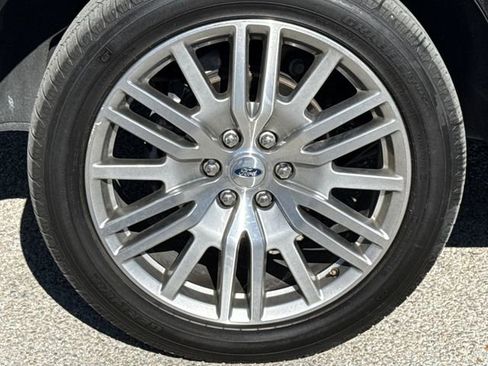 Used 2024 Ford Expedition Limited image 9