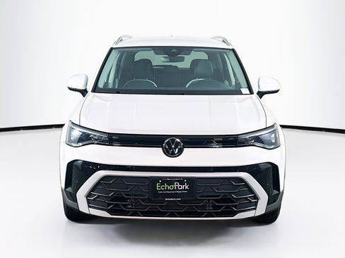 Used 2025 Volkswagen Taos SE image 2