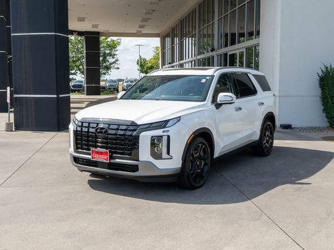 Used 2024 Hyundai Palisade SEL w/ Premium Package AWD/4WD image 3