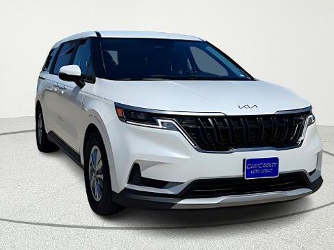 Used 2024 Kia Carnival LX image 2