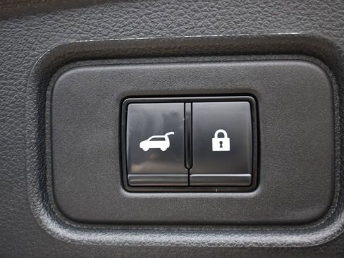 Used 2023 Nissan Pathfinder SL w/ Black Appearance Package image 16