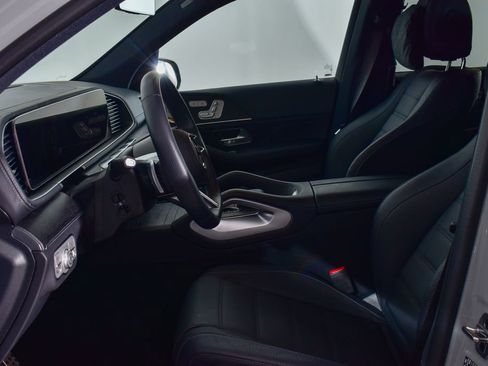 Used 2025 Mercedes-Benz GLS 450 4MATIC image 12