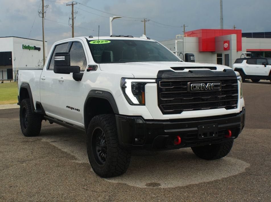 Used 2025 GMC Sierra 2500 AT4X AWD/4WD image 2