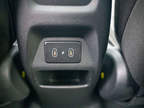 Certified 2025 Hyundai Venue SEL image 17