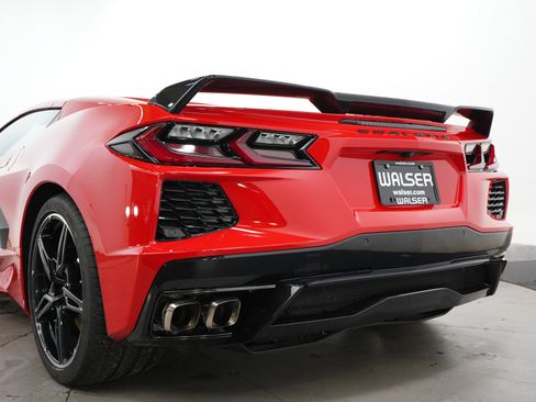 Used 2022 Chevrolet Corvette Stingray Premium Conv w/ Z51 Performance Package RWD image 12