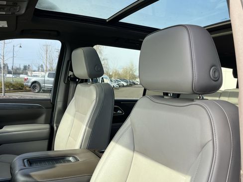 Used 2022 GMC Yukon SLT w/ SLT Luxury Package image 19