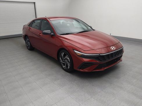 Used 2025 Hyundai Elantra Sport FWD image 13