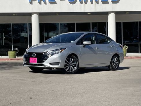 Used 2024 Nissan Versa SV image 2