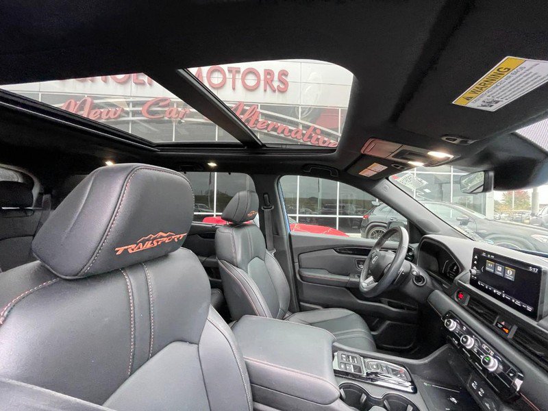 Used 2023 Honda Pilot TrailSport image 3