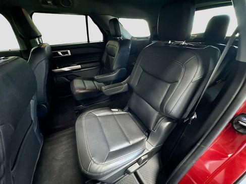 Used 2022 Ford Explorer XLT w/ Equipment Group 202A image 24