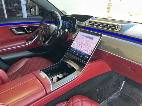 Used 2022 Mercedes-Benz S 580 4MATIC Sedan w/ AMG Line Package image 24