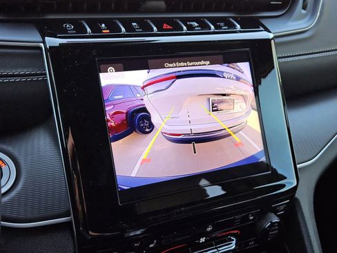 New 2025 Jeep Grand Cherokee Altitude image 18