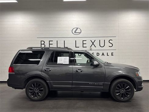 Used 2015 Lincoln Navigator 4WD image 2