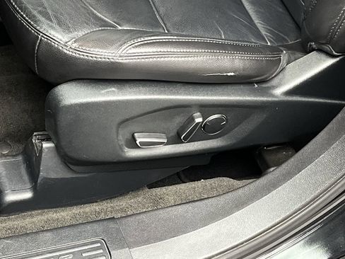 Used 2018 Ford Explorer XLT w/ Equipment Group 202A AWD/4WD image 11