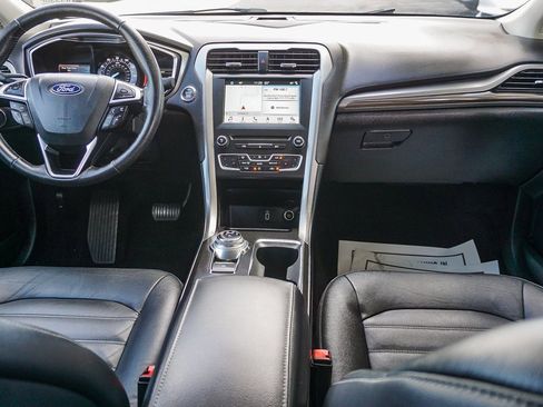 Used 2018 Ford Fusion SE w/ Fusion SE Technology Package image 15