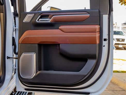 Used 2026 GMC Sierra 3500 Denali Ultimate w/ LPO, Black Badging Package image 39