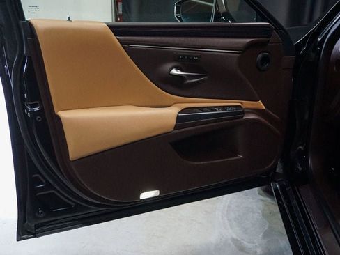 Used 2021 Lexus ES 250 w/ Premium Package image 17