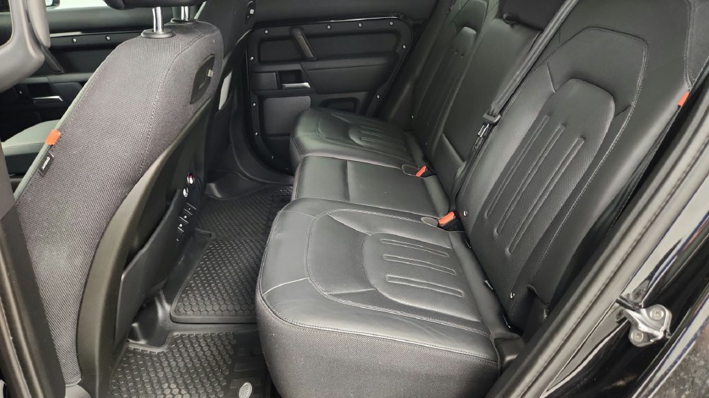 Used 2020 Land Rover Defender 110 X AWD/4WD image 32