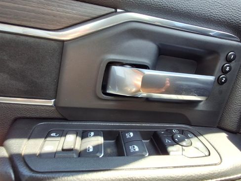 Used 2026 RAM 2500 Laramie AWD/4WD image 13