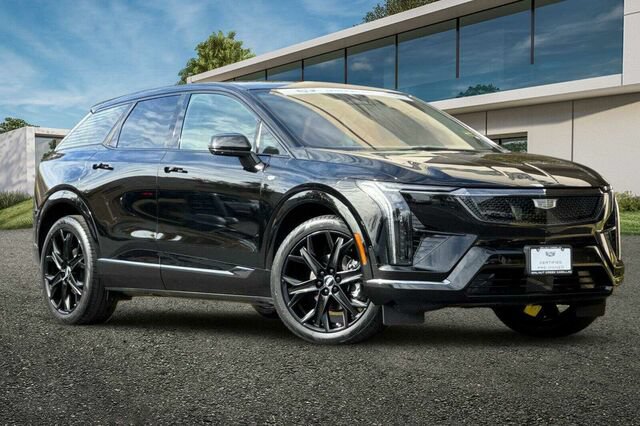 Certified 2025 Cadillac Optiq Sport 2 w/ LPO, ONYX Package AWD/4WD image 2