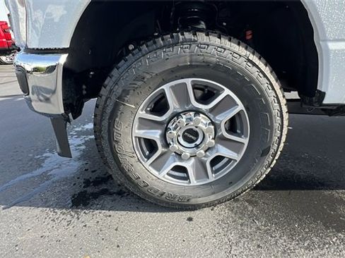 New 2025 Ford F250 Lariat w/ FX4 Off-Road Package image 11