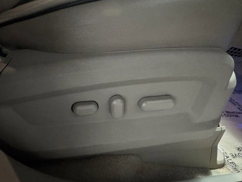 Used 2011 Lincoln MKX AWD w/ 101A Rapid Spec Order Code image 21