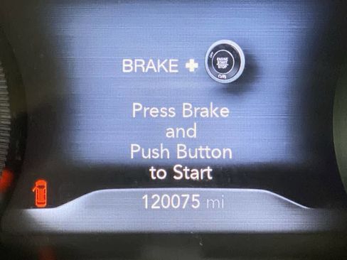 Used 2019 Jeep Cherokee Limited image 18