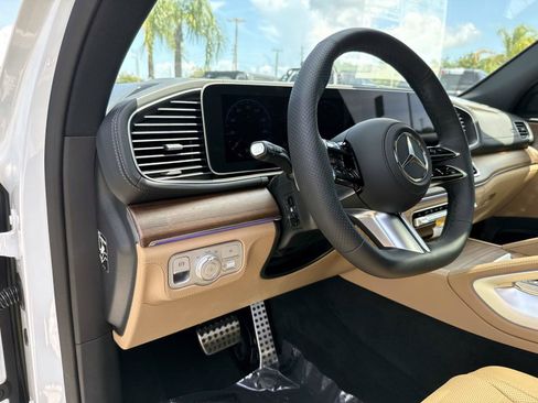 New 2026 Mercedes-Benz GLS 580 4MATIC image 21