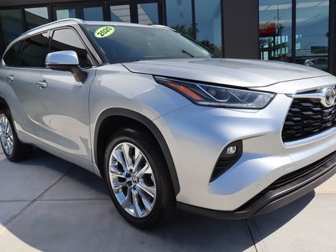 Used 2020 Toyota Highlander Limited FWD image 1