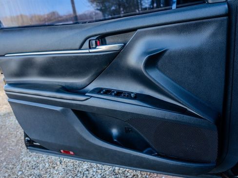 Used 2020 Toyota Camry SE image 25