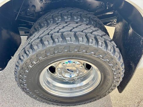 Used 2014 Ford F350 Lariat w/ Lariat Interior Package image 9