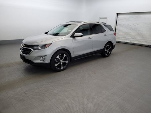Used 2018 Chevrolet Equinox LT w/ Sun & Infotainment Package AWD/4WD image 2