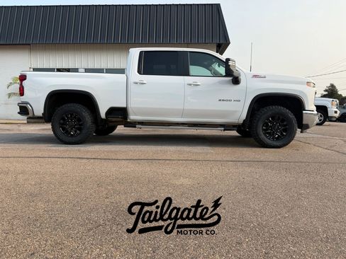 Used 2025 Chevrolet Silverado 2500 LT AWD/4WD image 1